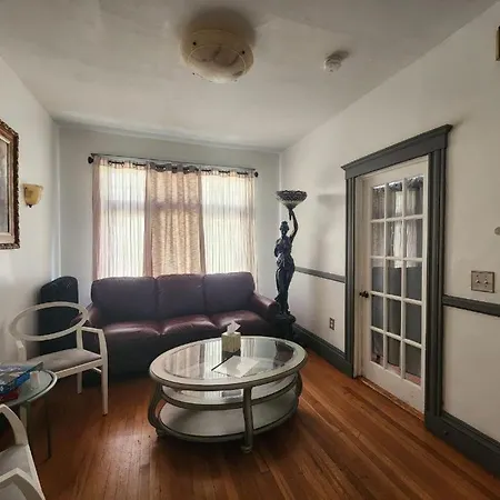 Cozy 1-Bed Private Room Downtown Dorchester, Ma!